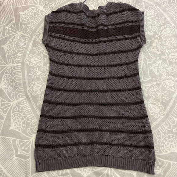 a.n.a Sweaters - A.N.A. PURPLE VIOLET SWEATER SHORT SLEEVE ADORABLE SIZE L LAGE LONG GRAY 334